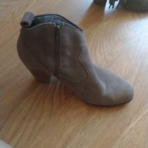 Boots - Picture 2 of 4